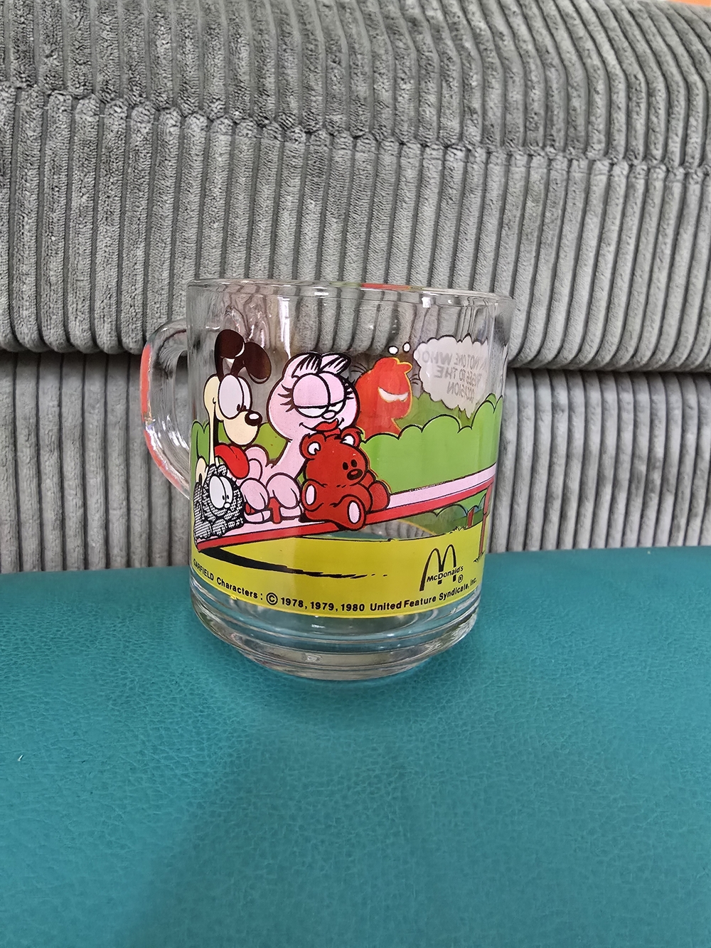 vintage 1978 McDonald's Garfield and Odie teeter-totter glass mug
